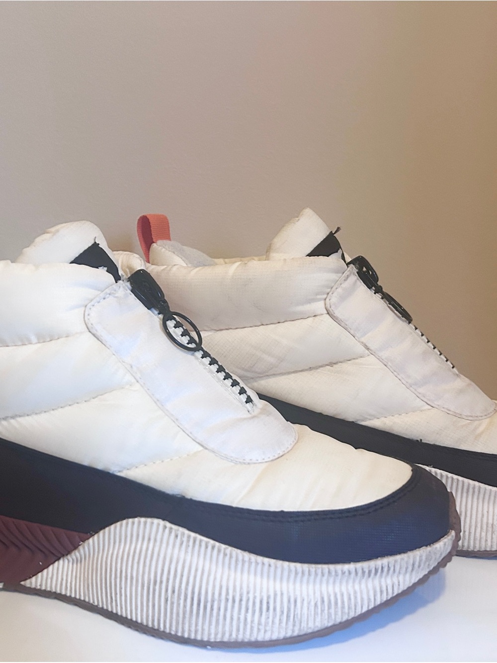 Sorel White Quilted Ankle Boots with Black and Coral Pull Tabs